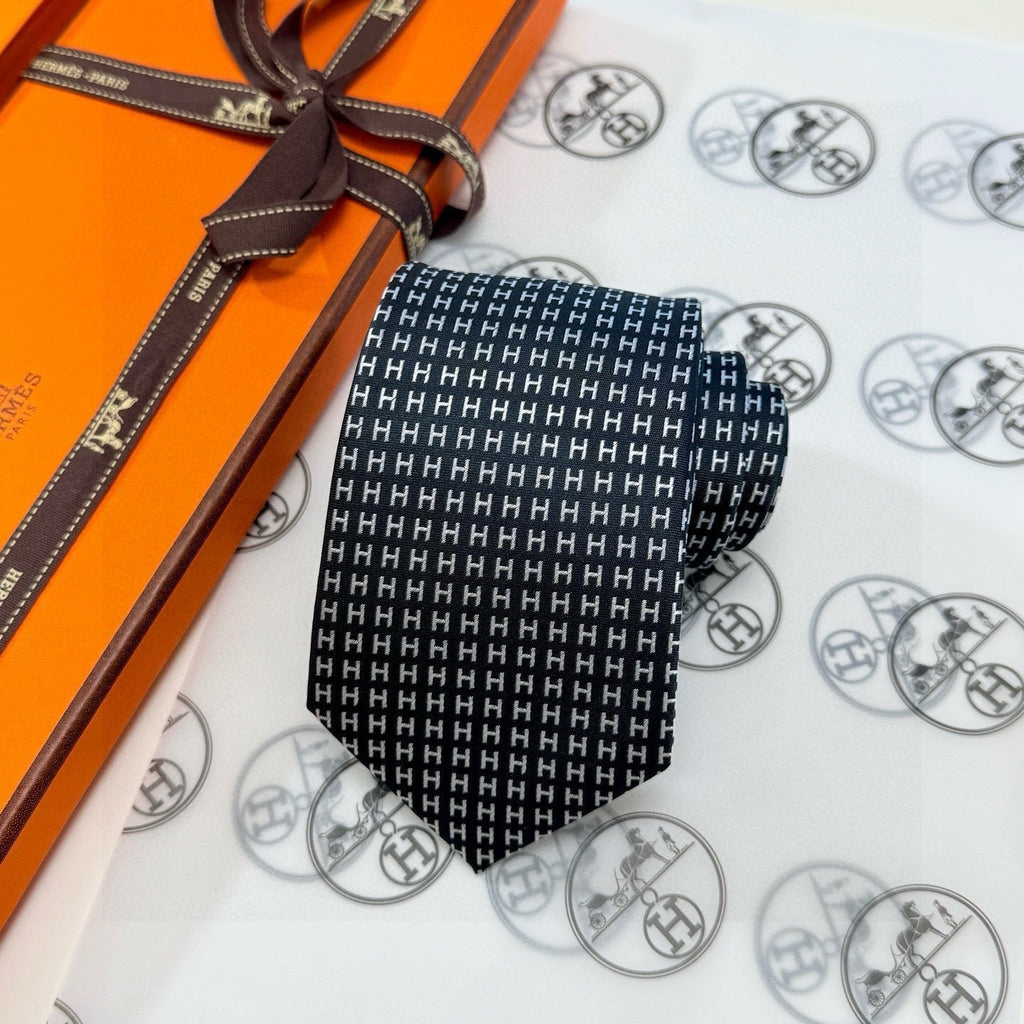 Hermes Style Men's Solid and Micro Pattern Silk Tie