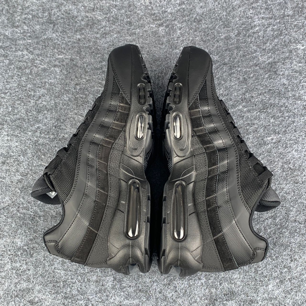 Air Max 95 Essential 'Triple Black'