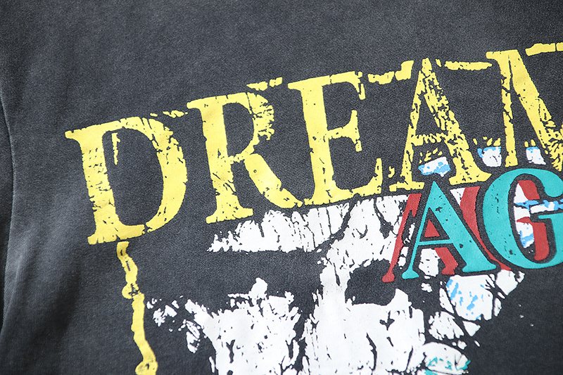 VALE USA Dreams Against the World Graphic T-Shirt