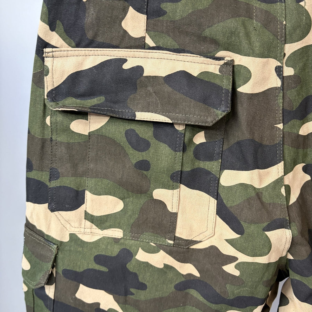 MIXED EMOTION Green Camouflage Embroidered Cargo Shorts