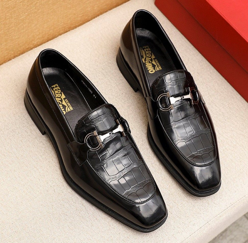 Ferragamo Men's Black Textured Bit Loafers - Low-Profile Heel