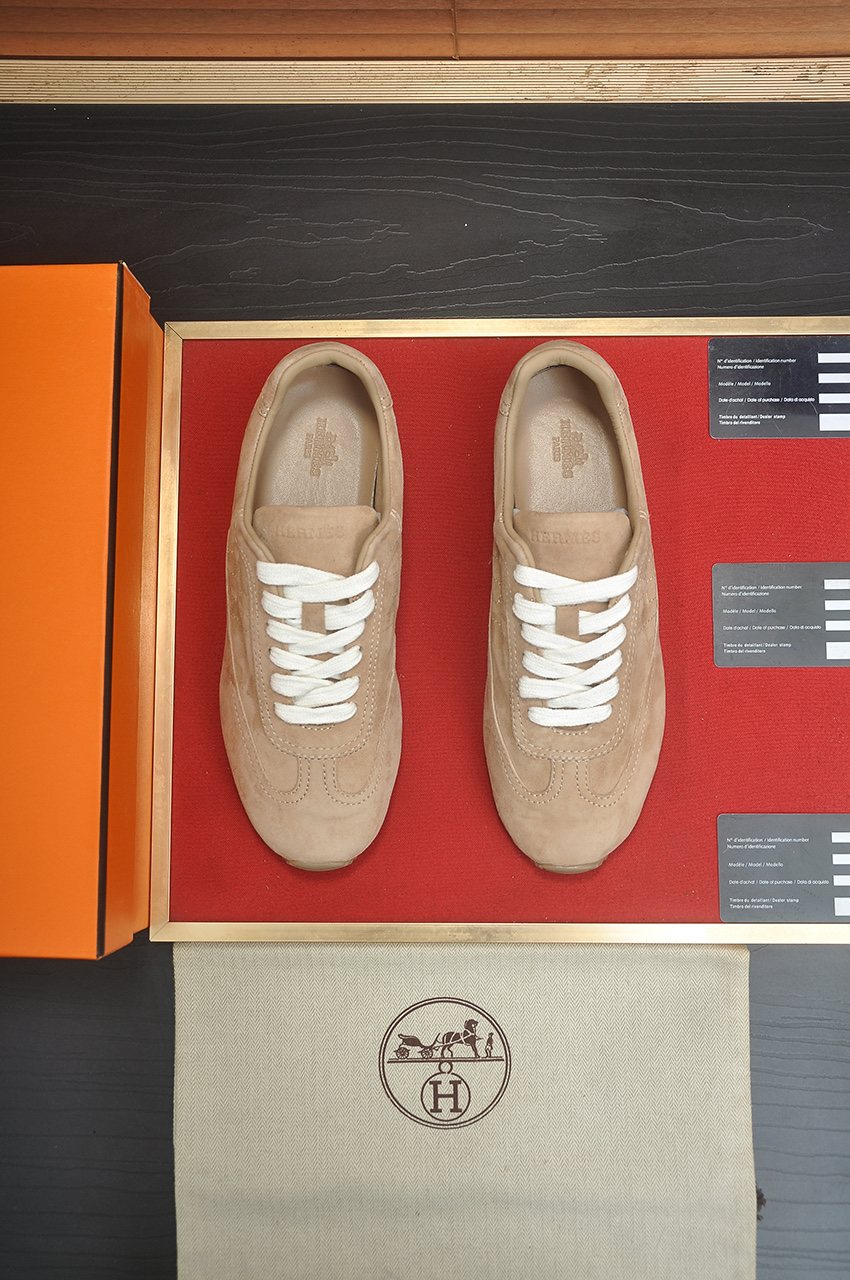 Hermès Beige Low-Top Sneakers