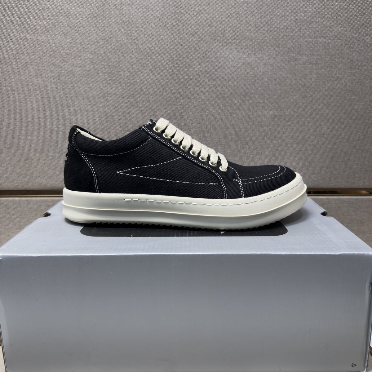 Converse Black Contrast Stitch Low-Top Sneakers