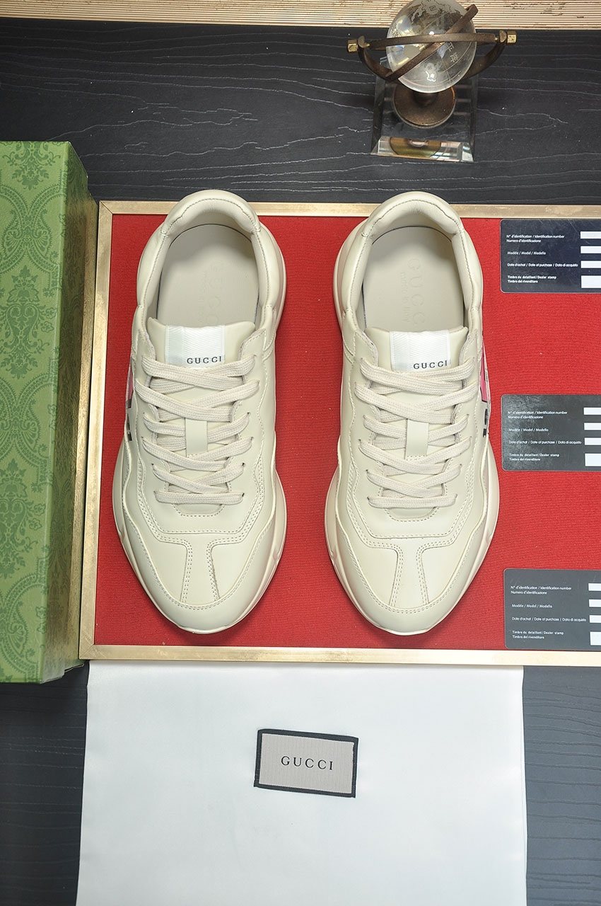 GUCCI Off-White Pink Graphic Sneakers
