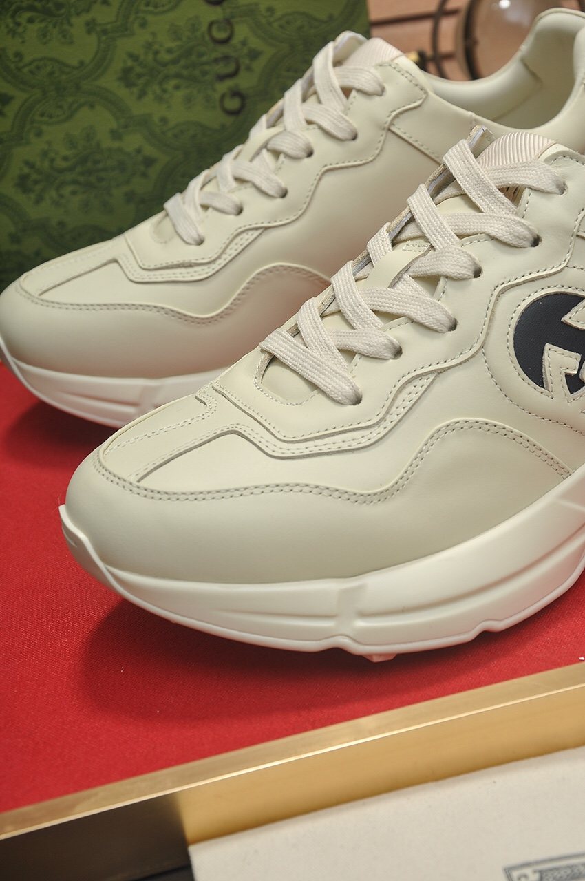 Gucci Cream White Navy Logo Low-Top Sneakers