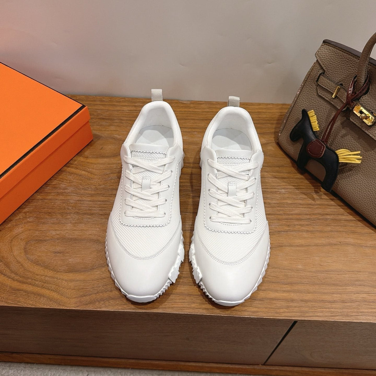 Hermès White Textured Low-Top Sneakers