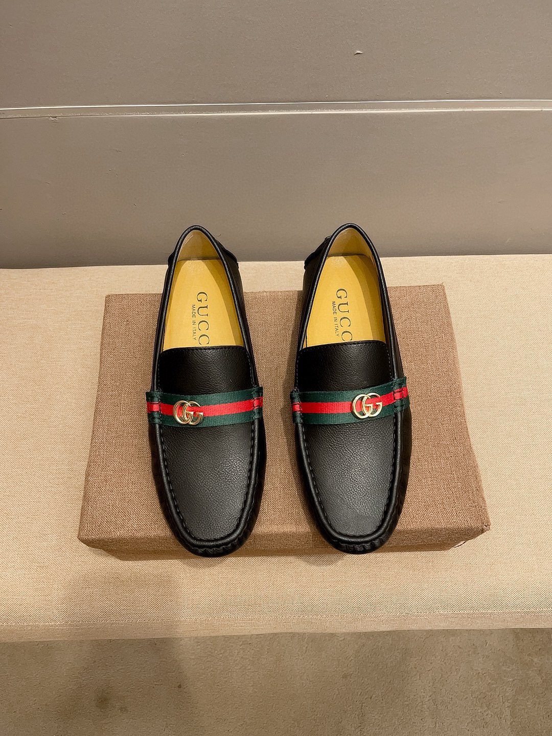 Gucci Men's Black Stripe Driving Loafers