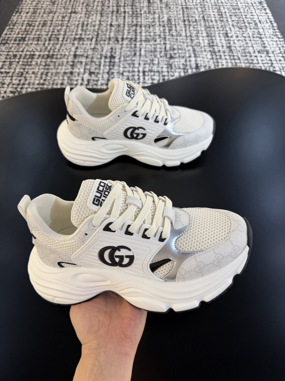 Gucci GG Logo Low-Top Sneakers