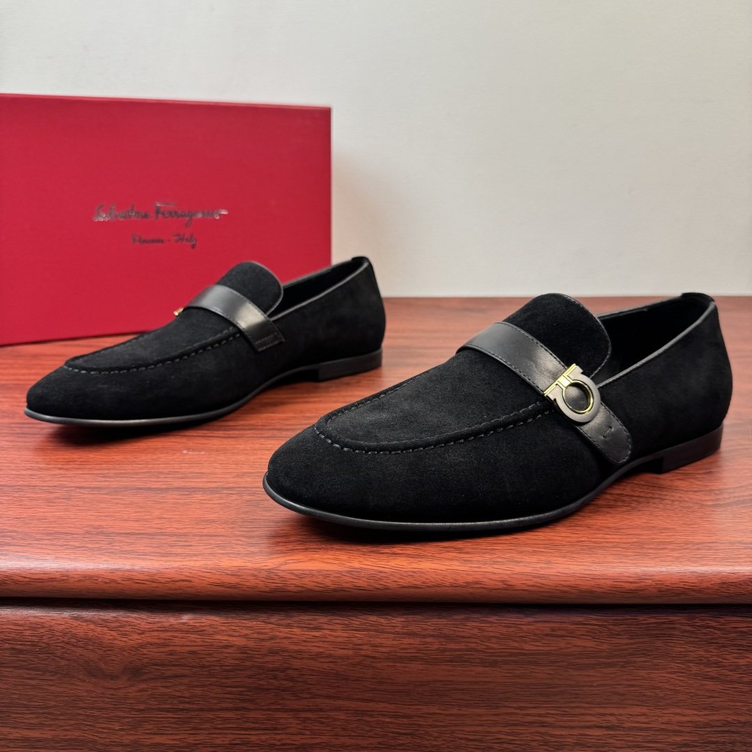 Ferragamo Gancini Buckle Men's Loafers