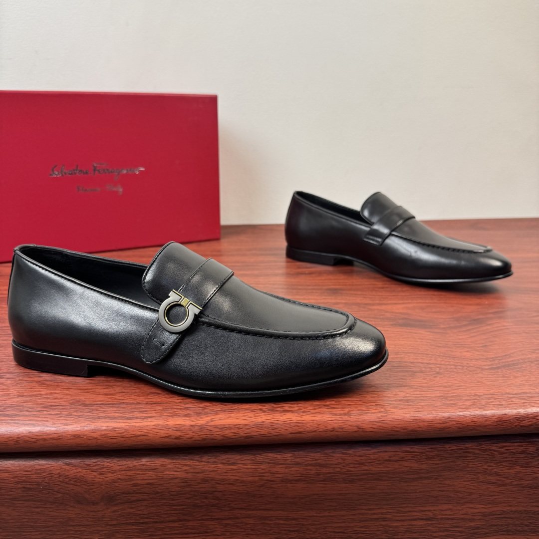 Ferragamo Gancini Buckle Men's Loafers